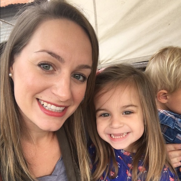 Profile Picture of Kim Emmite (@kaemmite) on Poshmark