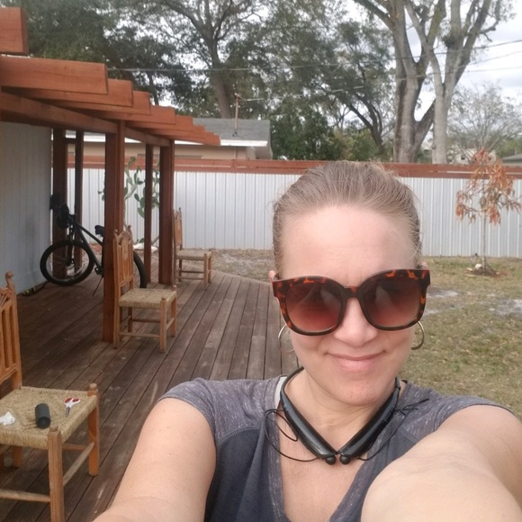 Profile Picture of Leslie Halstedt (@leslielynn711) on Poshmark