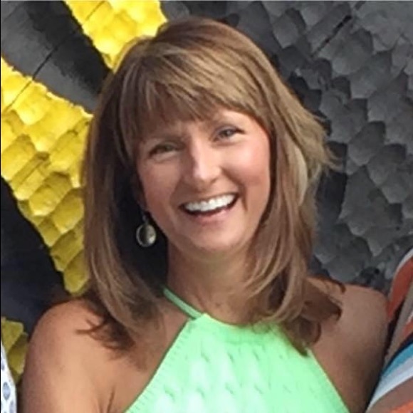 Profile Picture of Kristen Ensey (@ensey100) on Poshmark