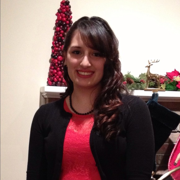 Profile Picture of Francesca Ferrell (@cesca1994) on Poshmark