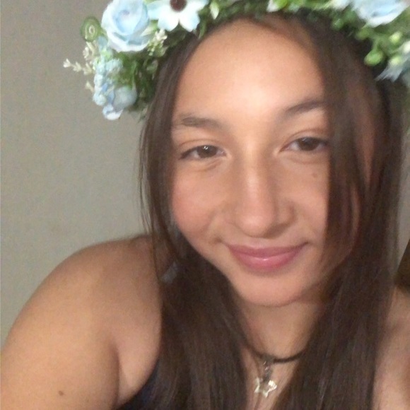 Profile Picture of Kyra Robida (@kyrarobida) on Poshmark