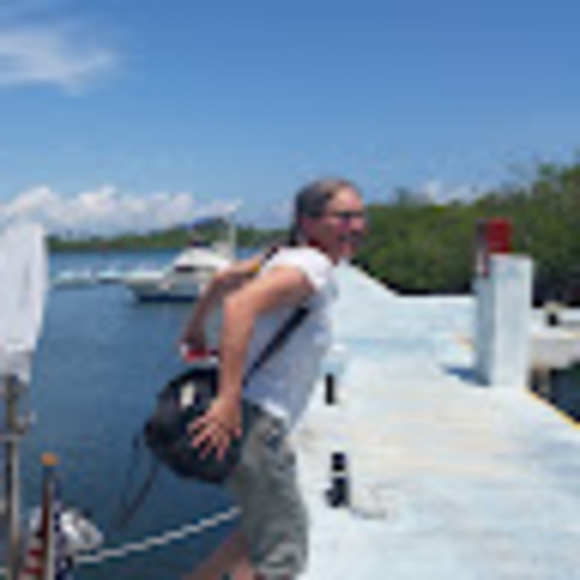 Profile Picture of Betsy Shell (@shakkanot) on Poshmark