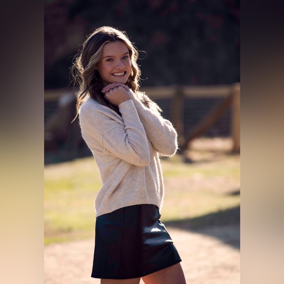 Profile Picture of Ariel Minor (@arielminor6) on Poshmark