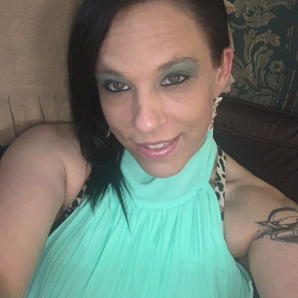 Profile Picture of Ann Netherland (@the_queen_100) on Poshmark