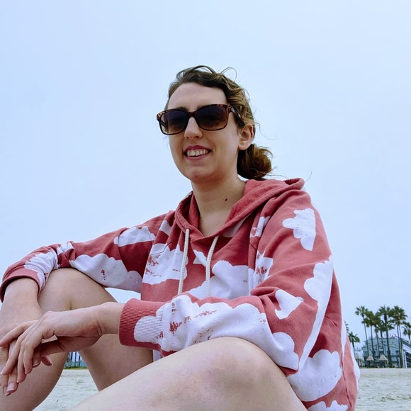 Profile Picture of Sarah Applegate (@applesarahgate) on Poshmark