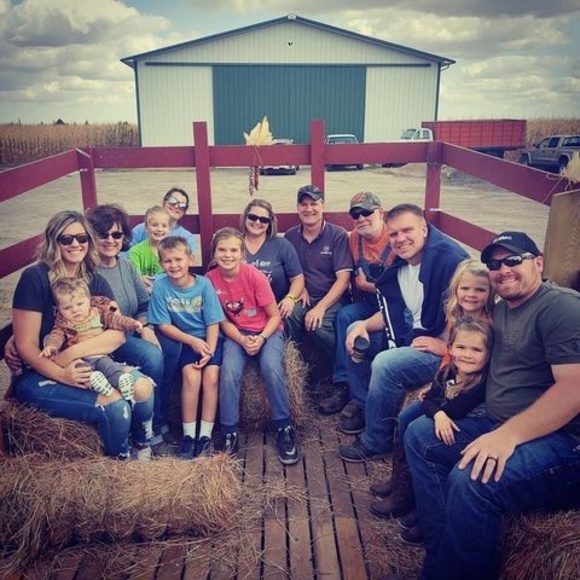 Profile Picture of Susie Huxoll (@susiehuxoll) on Poshmark