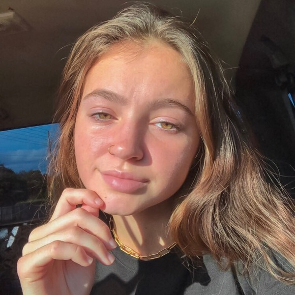 Profile Picture of Jessica Colmery (@jesscolmeryy) on Poshmark