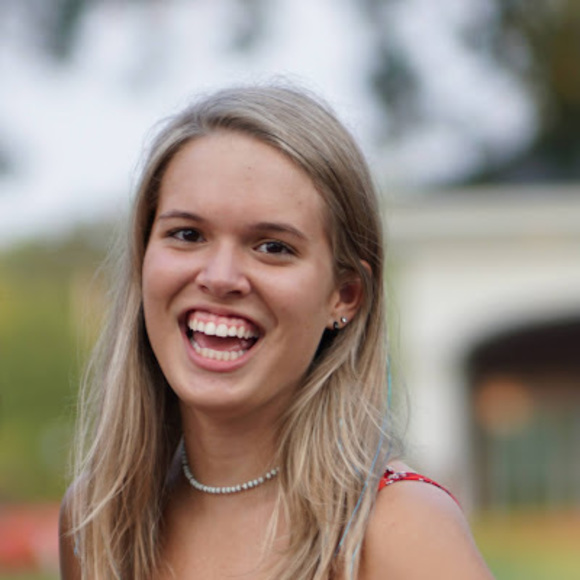 Profile Picture of Blake Sterling (@blakeesterling) on Poshmark