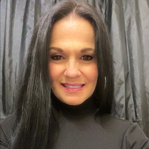 Profile Picture of Theresa Otero (@theresa_otero) on Poshmark