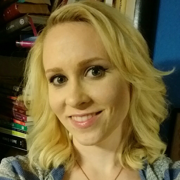 Profile Picture of Megan Fowler (@mkfowler) on Poshmark