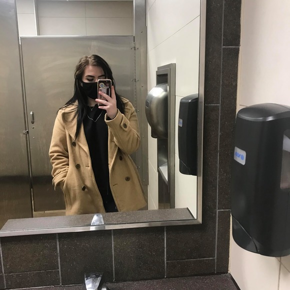 Profile Picture of Maddy Maddy (@maddymaddy247) on Poshmark