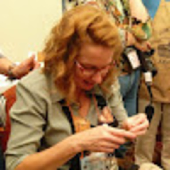 Profile Picture of Karen Tembreull (@barksnroots) on Poshmark