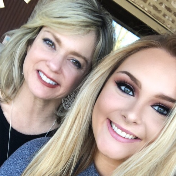 Profile Picture of Dawne Nabors (@dawnenabors) on Poshmark