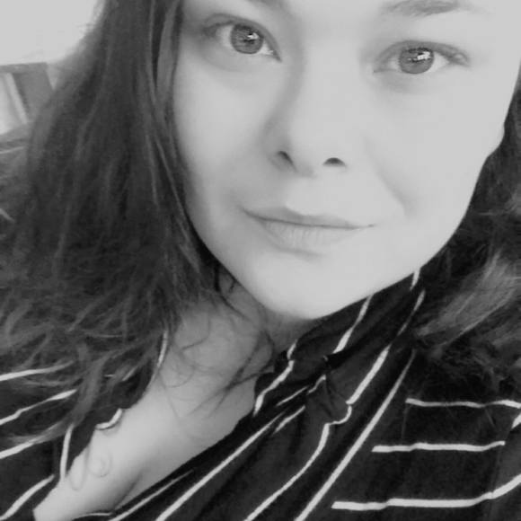 Profile Picture of Anna Bartholet (@flowergirl6111) on Poshmark