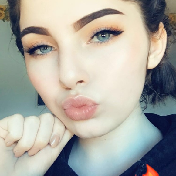 Profile Picture of Allison Merrifield (@stellaryello) on Poshmark