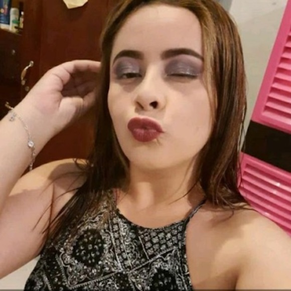 Profile Picture of Abigail Espinales (@abigailespinale) on Poshmark