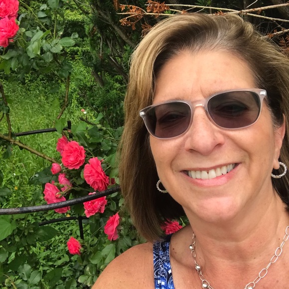 Profile Picture of Jill Windisch (@jillw863) on Poshmark