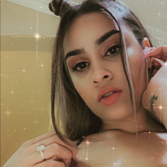 Profile Picture of Lillian Manteau (@lilielove8) on Poshmark