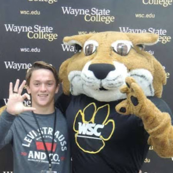 John Klemmensen - Poshmark Profile Picture of John Klemmensen (@jklem4040) on Poshmark