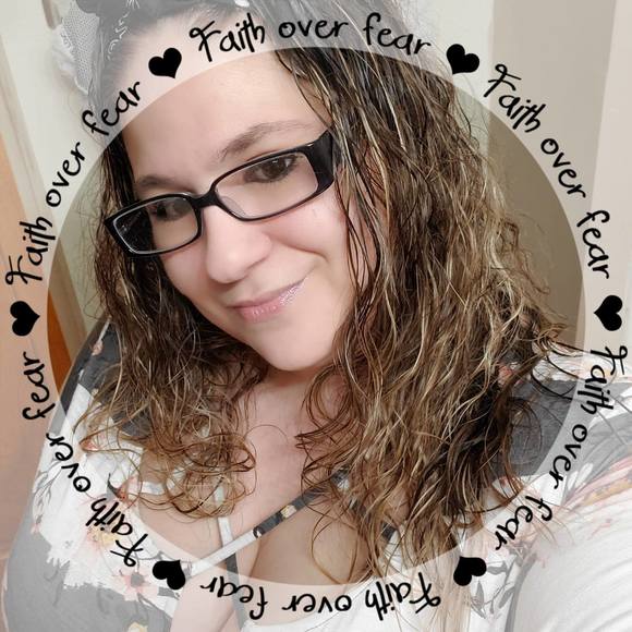 Profile Picture of Laura Wiggs (@momma1983) on Poshmark