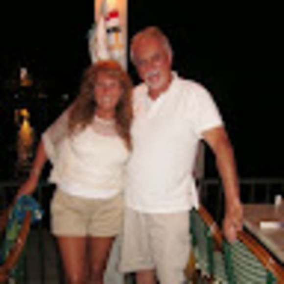 Profile Picture of Andrew Garcia (@andrewgarcia525) on Poshmark