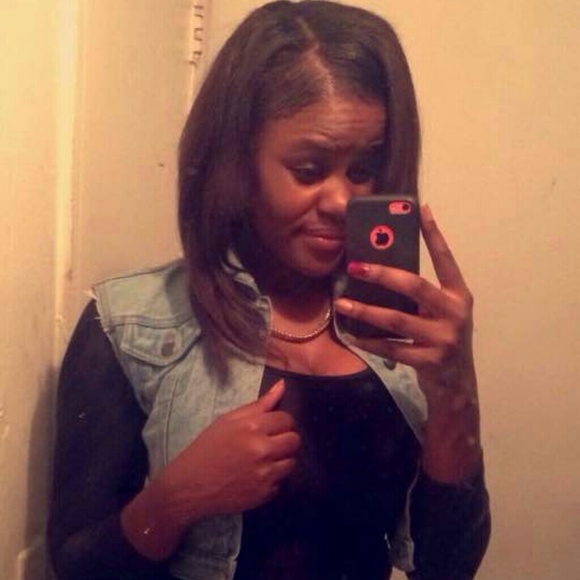 Profile Picture of Elizabeth Alceus (@elizabethduhh) on Poshmark