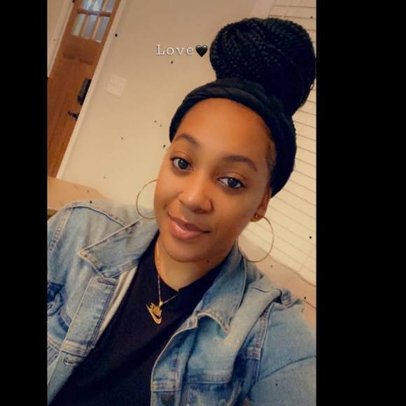 Profile Picture of Quiana Kizer (@yawnie) on Poshmark