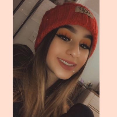 Profile Picture of Isabel Zamora (@IsabelZ2001) on Twitter