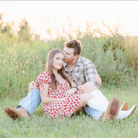 Profile Picture of Hunter Henson (@hunterhenson19) on Poshmark