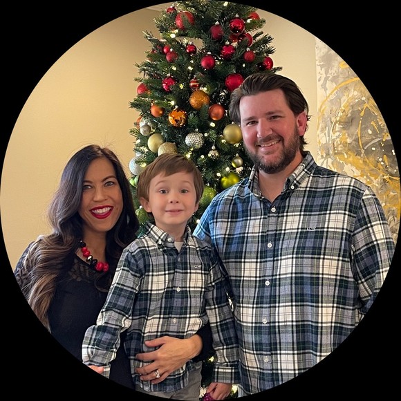 Profile Picture of Carly Tate (@wearthecloset) on Poshmark