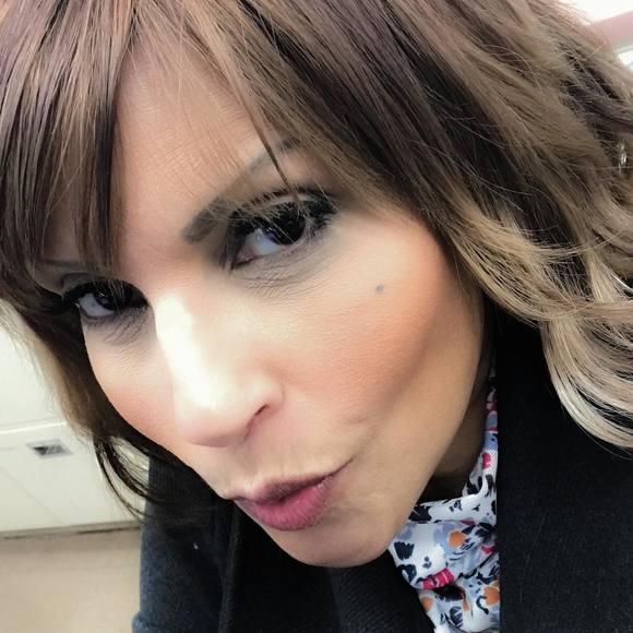 Profile Picture of Joan Felix (@decolone) on Poshmark