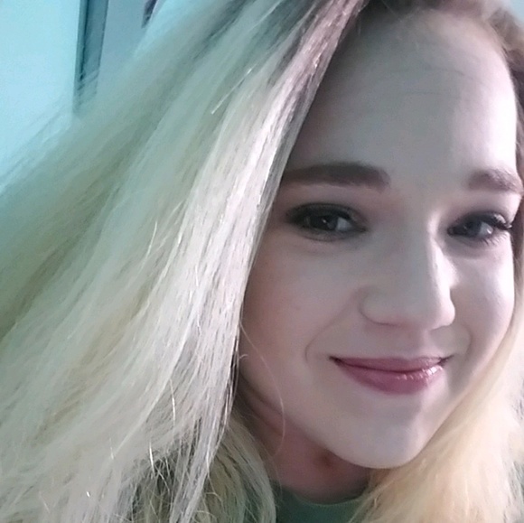 Profile Picture of Maya Zarger (@mayamoo47) on Poshmark