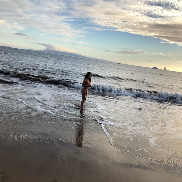 Profile Picture of Sophie Neeser (@sophieneeser) on Poshmark