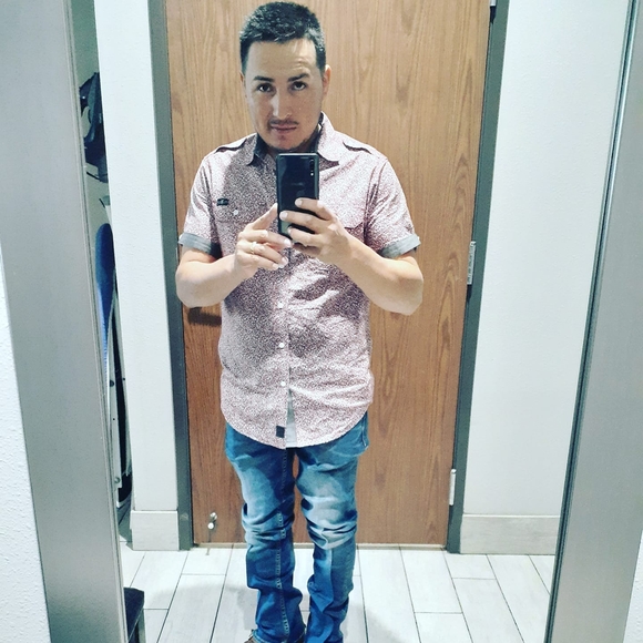 Profile Picture of Octavio Tovar (@octaviotovar87) on Poshmark