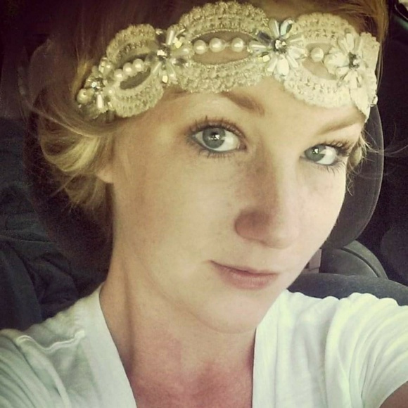 Profile Picture of Amanda Minney (@abminney) on Poshmark