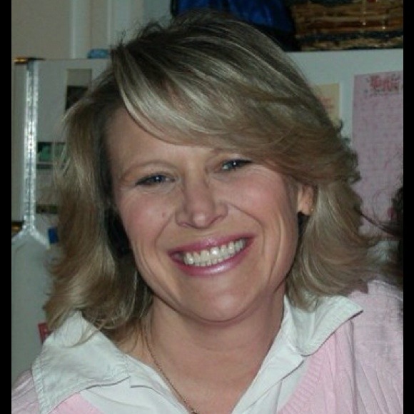 Profile Picture of Kim Webb (@kwebb1010) on Poshmark