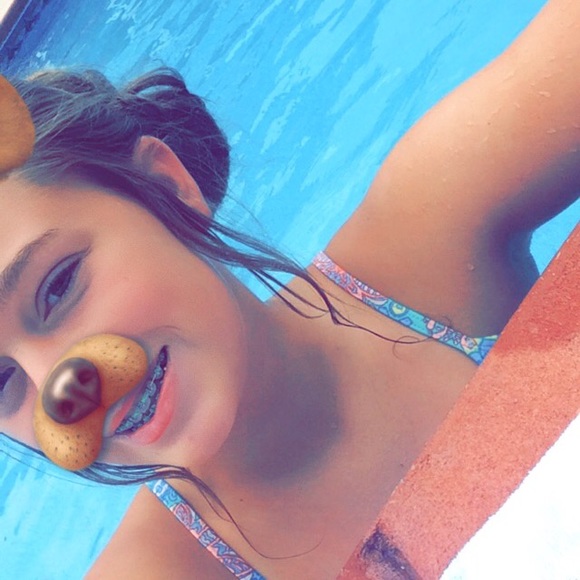 Profile Picture of Carlee Farrar (@carlee_grace15) on Poshmark