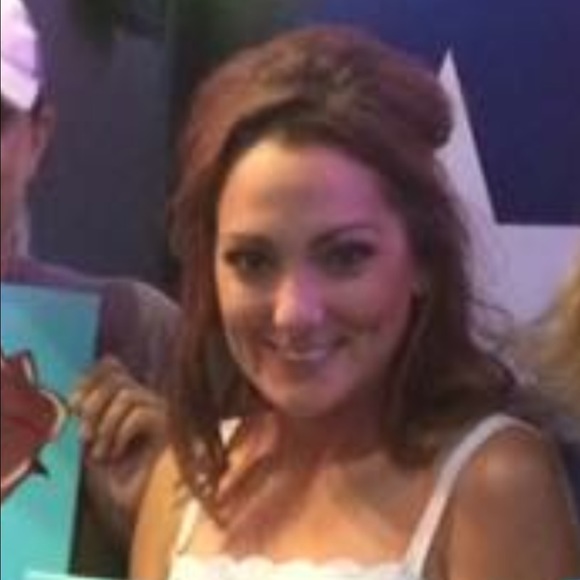 Profile Picture of Jen Pfluger (@jenpfluger) on Poshmark