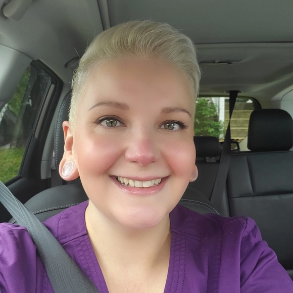 Profile Picture of Nicole Derrenberger (@neichhorn79) on Poshmark