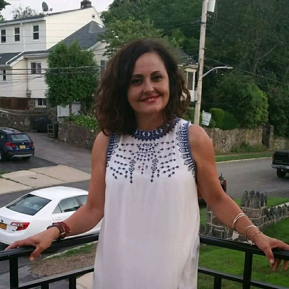 Profile Picture of Julia Garavito (@eabbat64) on Poshmark