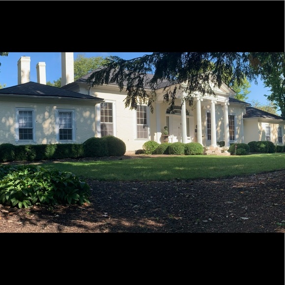 Profile Picture of Stefanie Reichenbach-costa (@queenofrosehill) on Poshmark