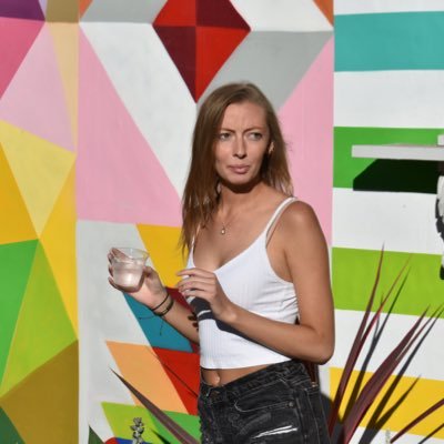 Profile Picture of Anne Heath (@AnneHeath16) on Twitter