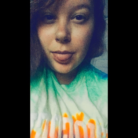 Profile Picture of Kyla Doebler (@kybugg2400) on Poshmark