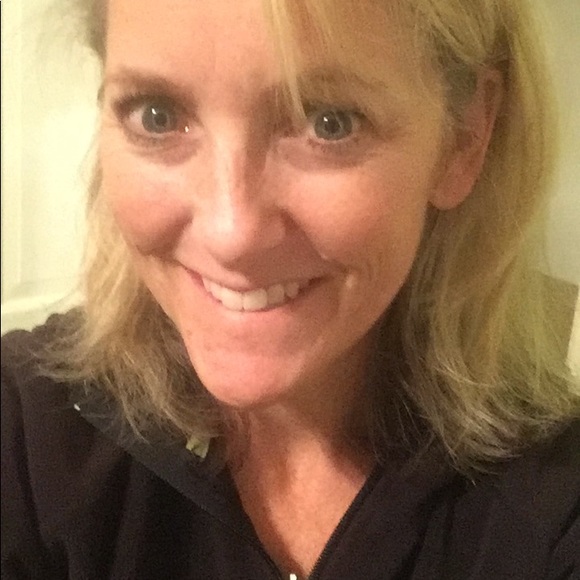 Profile Picture of Sheree Lucas (@sherlouise) on Poshmark