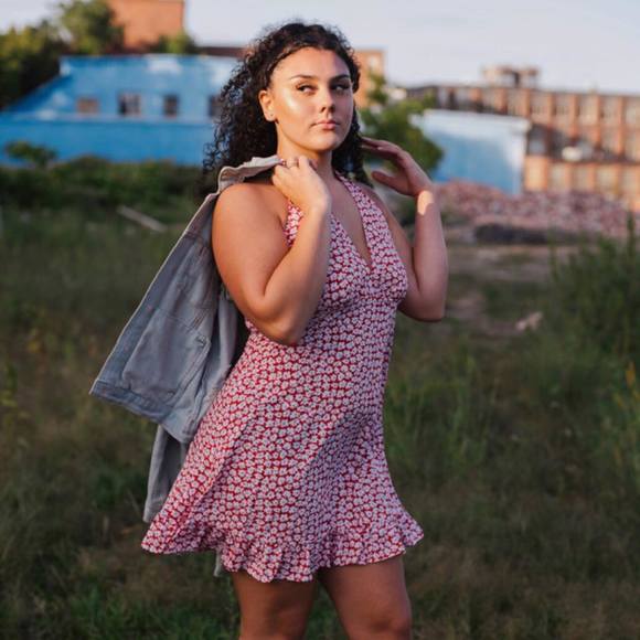 Profile Picture of Elyssa Ortiz (@elyssaortiz) on Poshmark