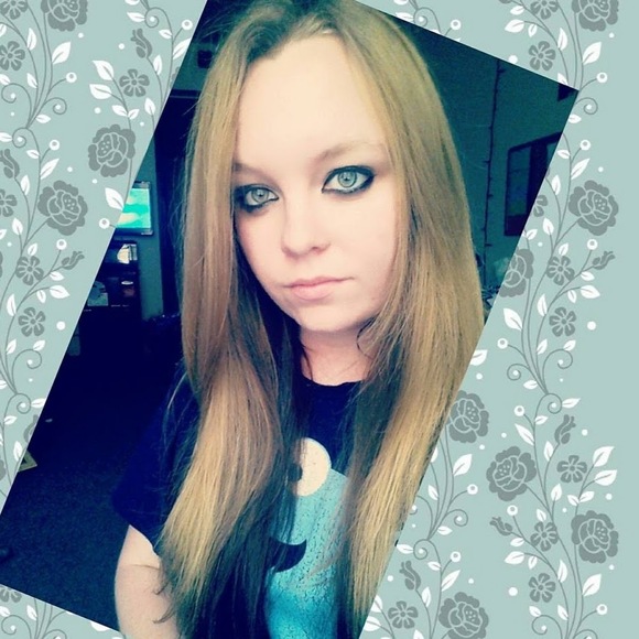 Johna Grennell - Poshmark Profile Picture of Johna Grennell (@johnag1997) on Poshmark