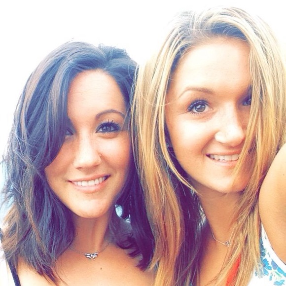 Profile Picture of Amanda Tenerowicz (@atener) on Poshmark