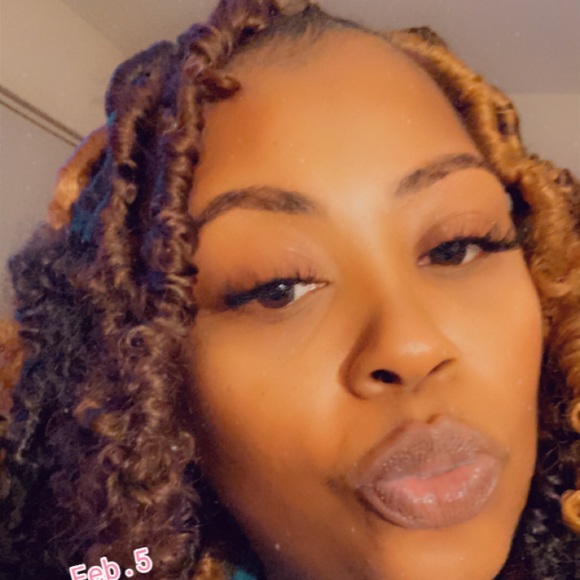 Profile Picture of Aletha Straiter (@alethastraiter) on Poshmark