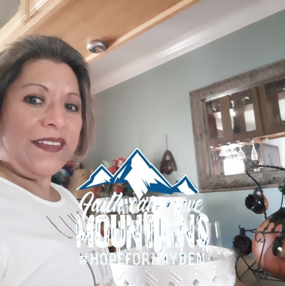 Profile Picture of Lucia Salgado (@salgadolucia181) on Poshmark