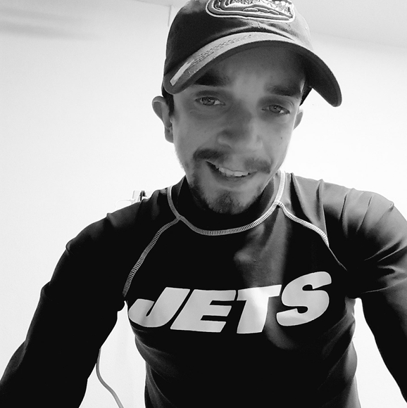 Profile Picture of Shawn Hand (@tallulauh1) on Poshmark